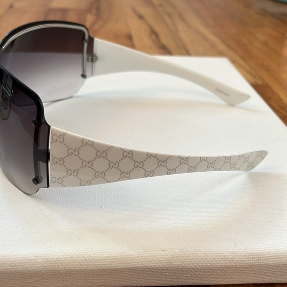 Authentic vintage Gucci Mask shaped frame sunglasses with case! - Picture 5 of 10